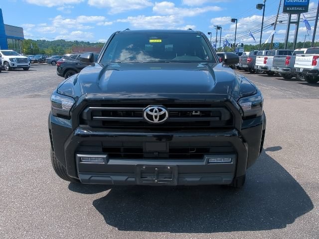 Used 2025 Toyota 4Runner SR5 AWD/4WD image 4