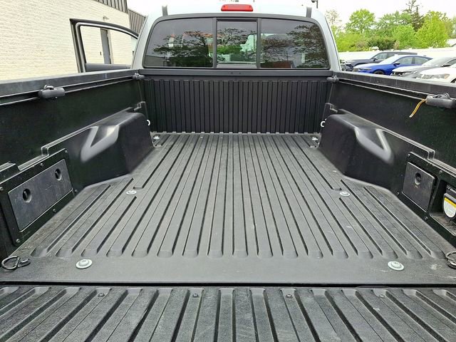 Used 2018 Toyota Tacoma TRD Sport AWD/4WD image 28