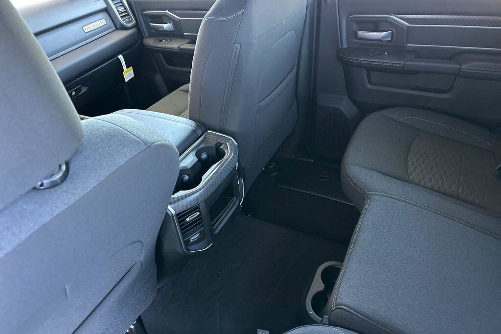 New 2026 RAM 2500 Big Horn AWD/4WD image 12