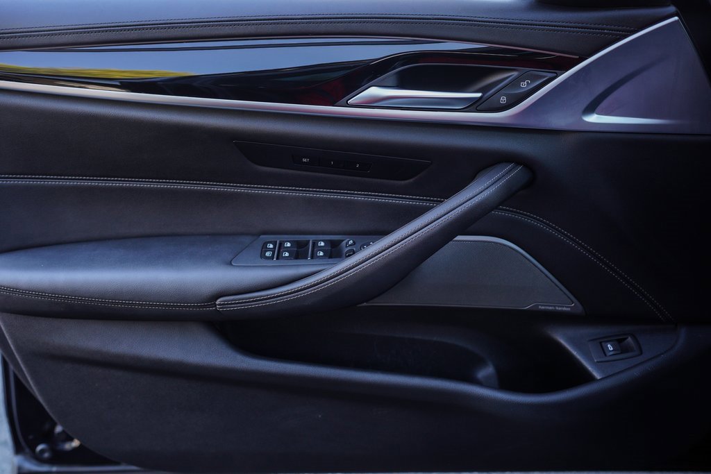 Used 2023 BMW M550i xDrive w/ Dynamic Handling Package image 35