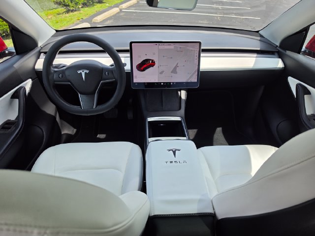 Used 2022 Tesla Model Y Long Range AWD/4WD image 2