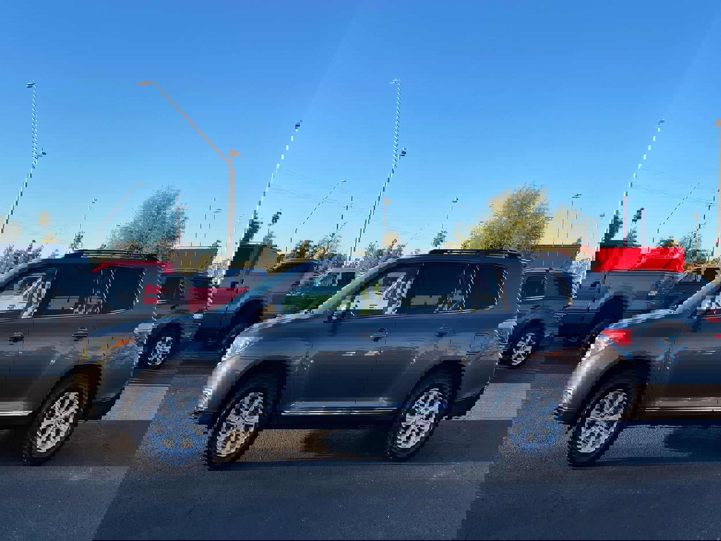 Used 2013 Toyota Highlander SE image 2