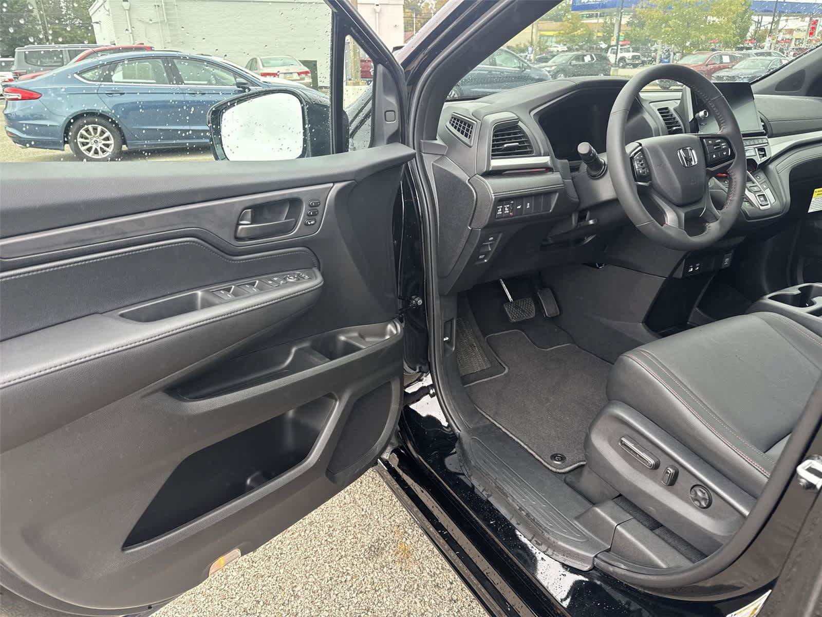 Used 2026 Honda Odyssey Sport-L image 2