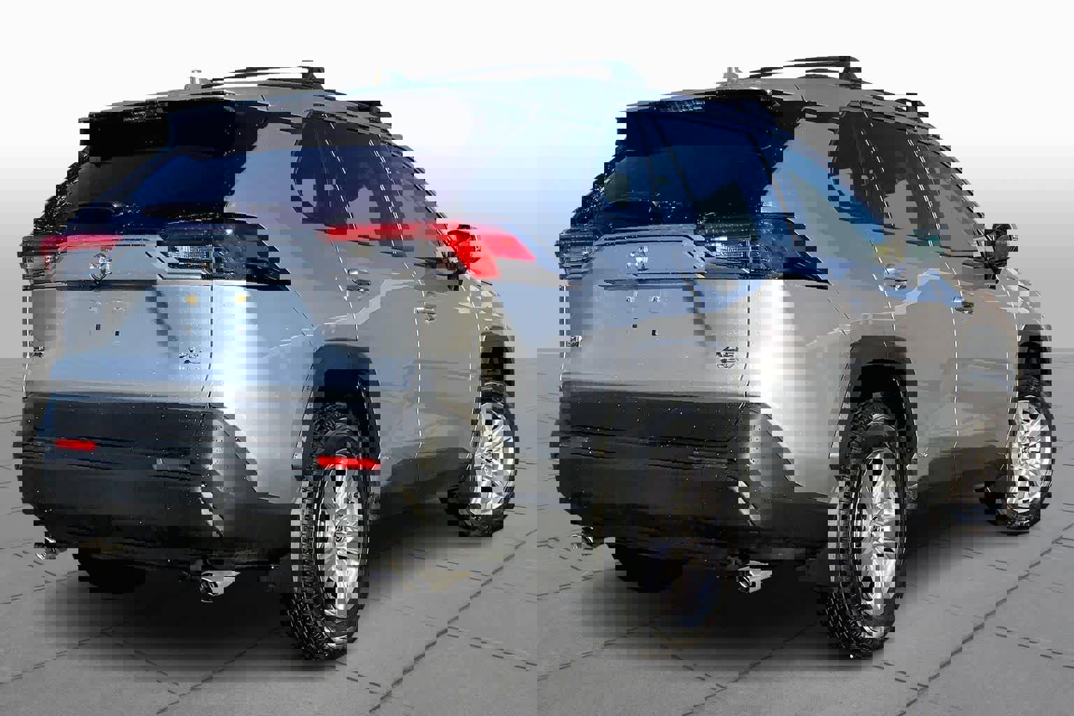 Used 2025 Toyota RAV4 XLE image 12