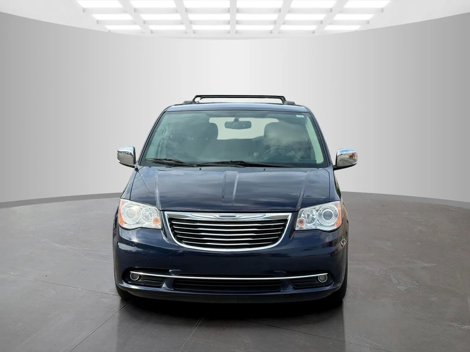 Used 2014 Chrysler Town & Country Limited image 10