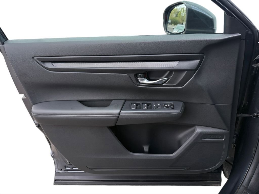 Used 2025 Honda CR-V LX image 17