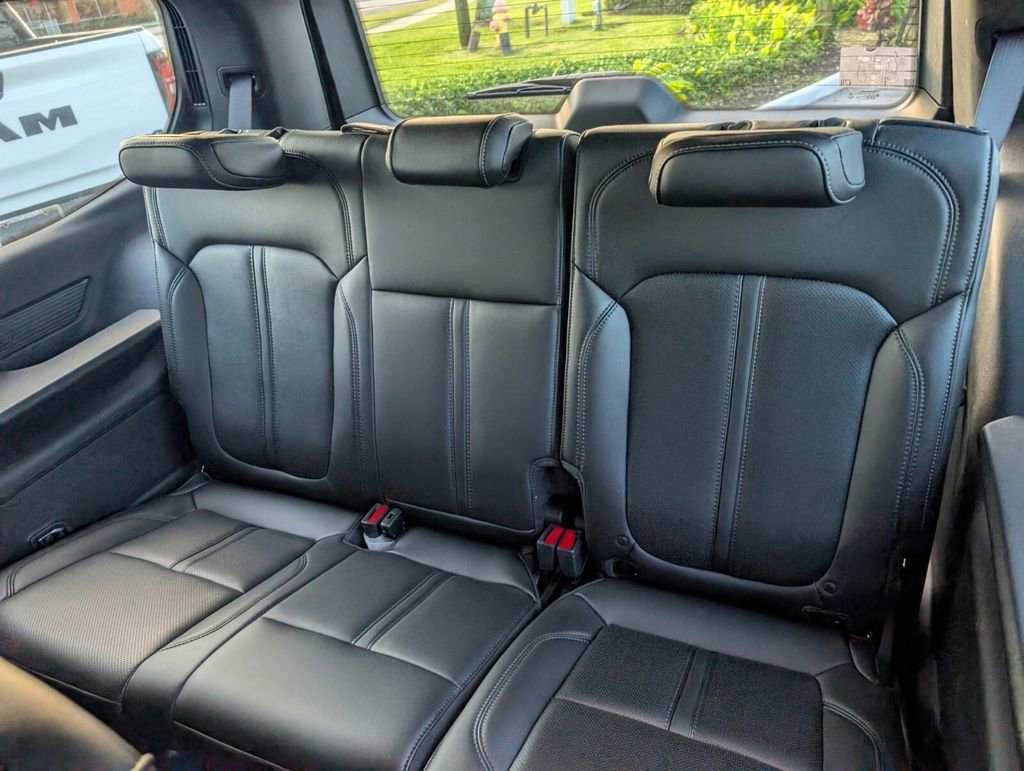 New 2025 Jeep Wagoneer 4WD w/ Convenience Group I image 15