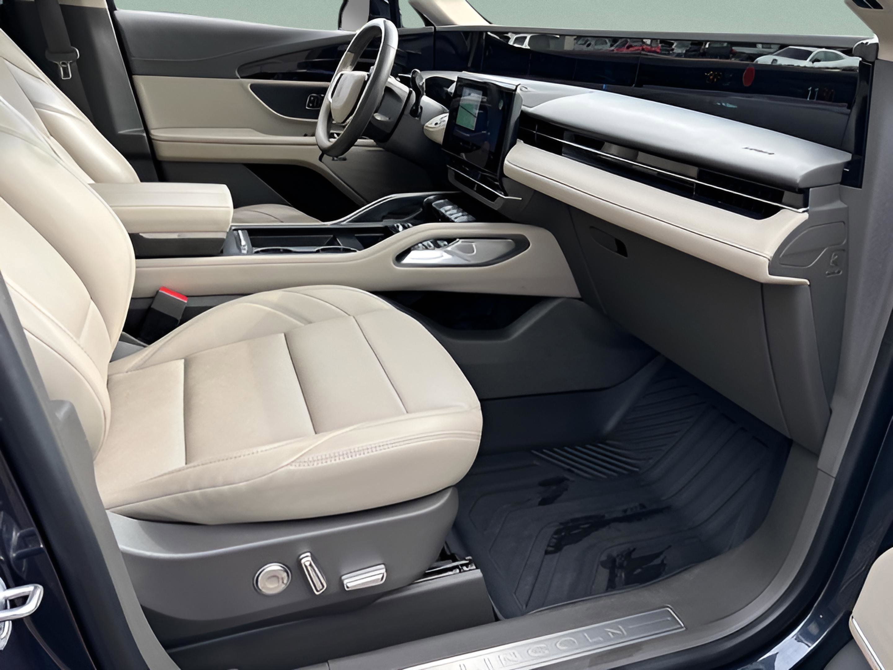 Used 2024 Lincoln Nautilus Premier w/ Equipment Group 102A image 17