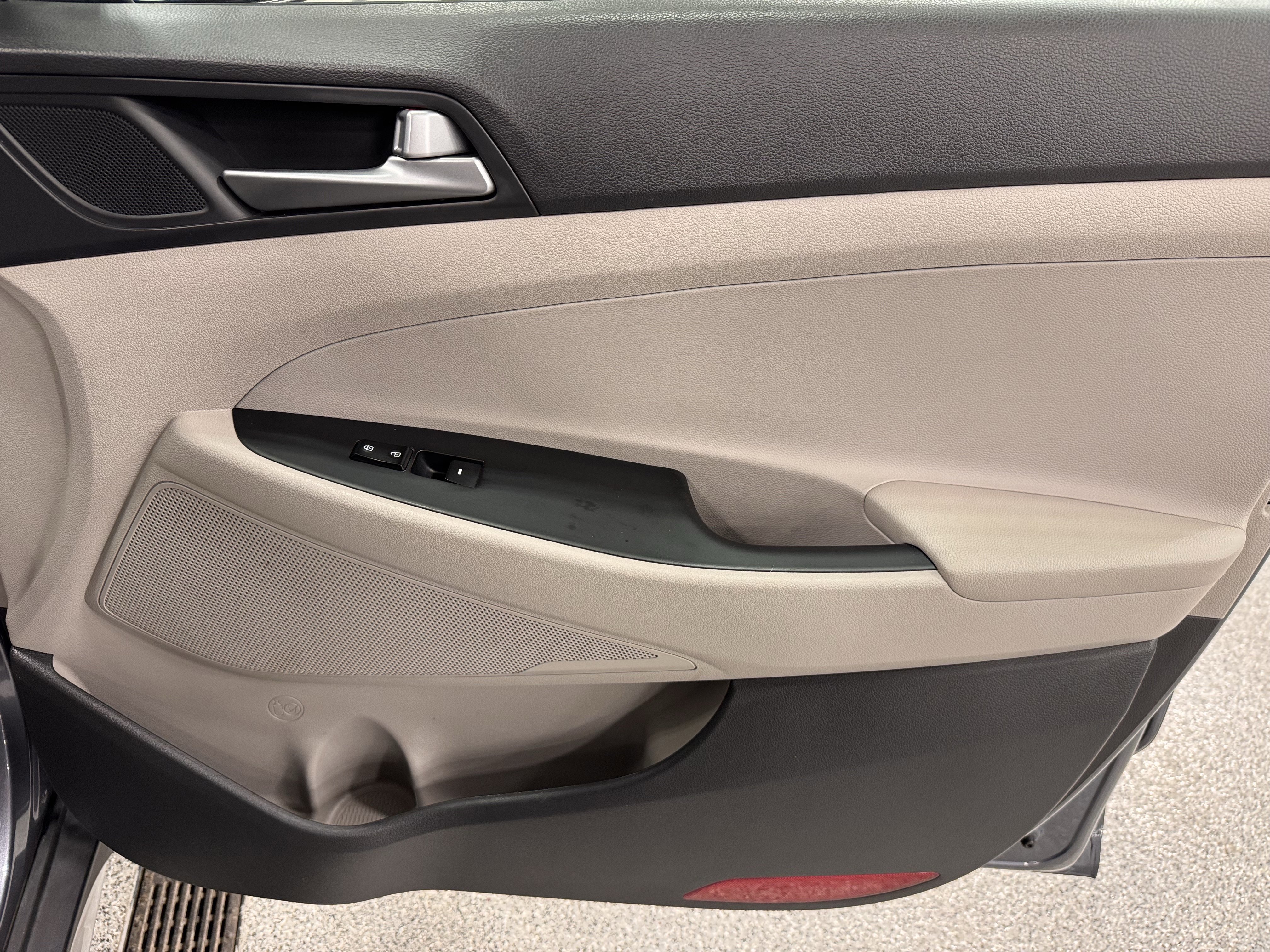 Used 2017 Hyundai Tucson Sport w/ Cargo Package image 27