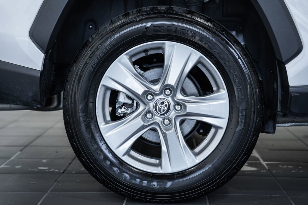 Used 2025 Toyota RAV4 XLE image 14