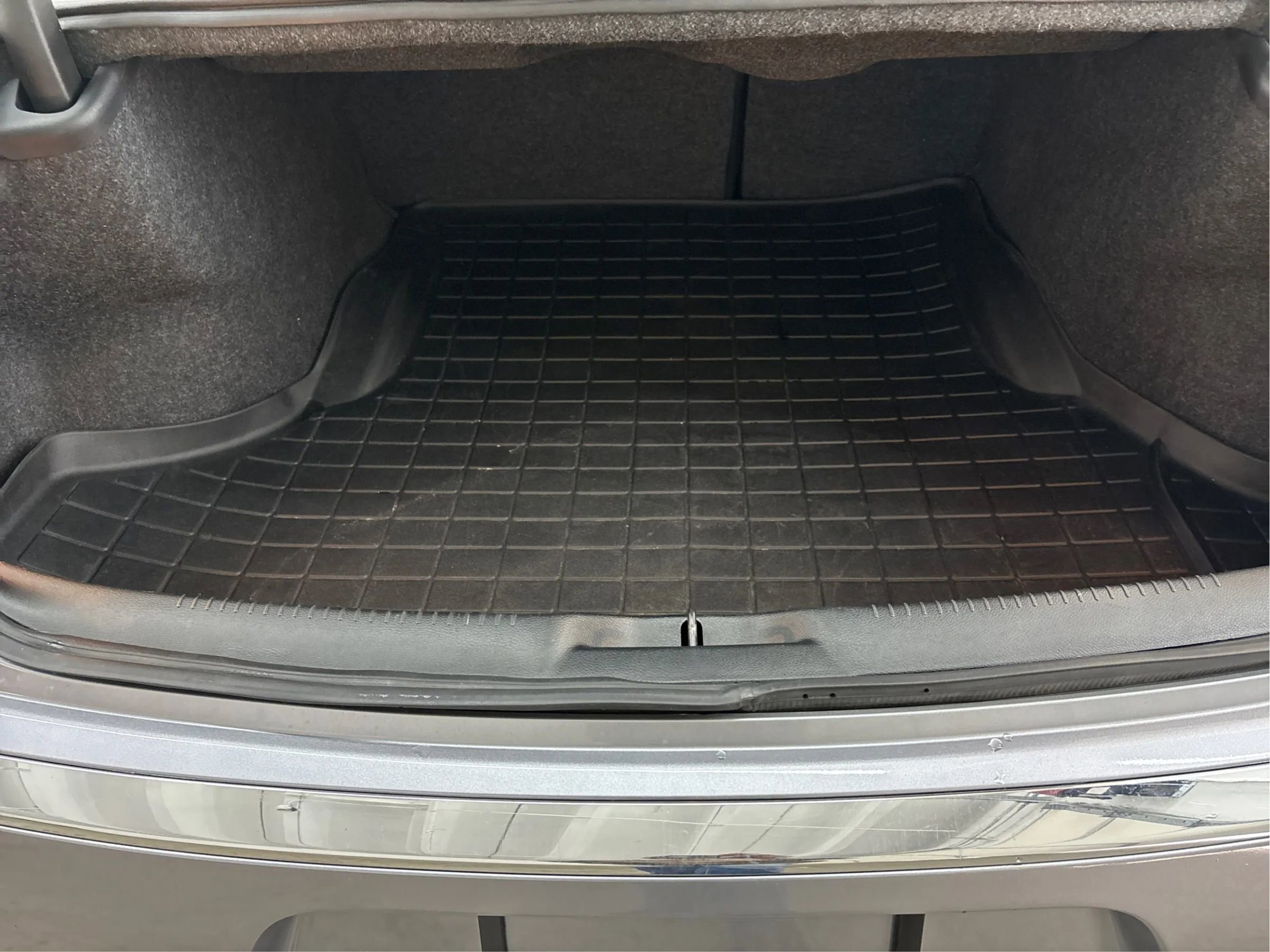 Used 2017 Chrysler 300 C image 16