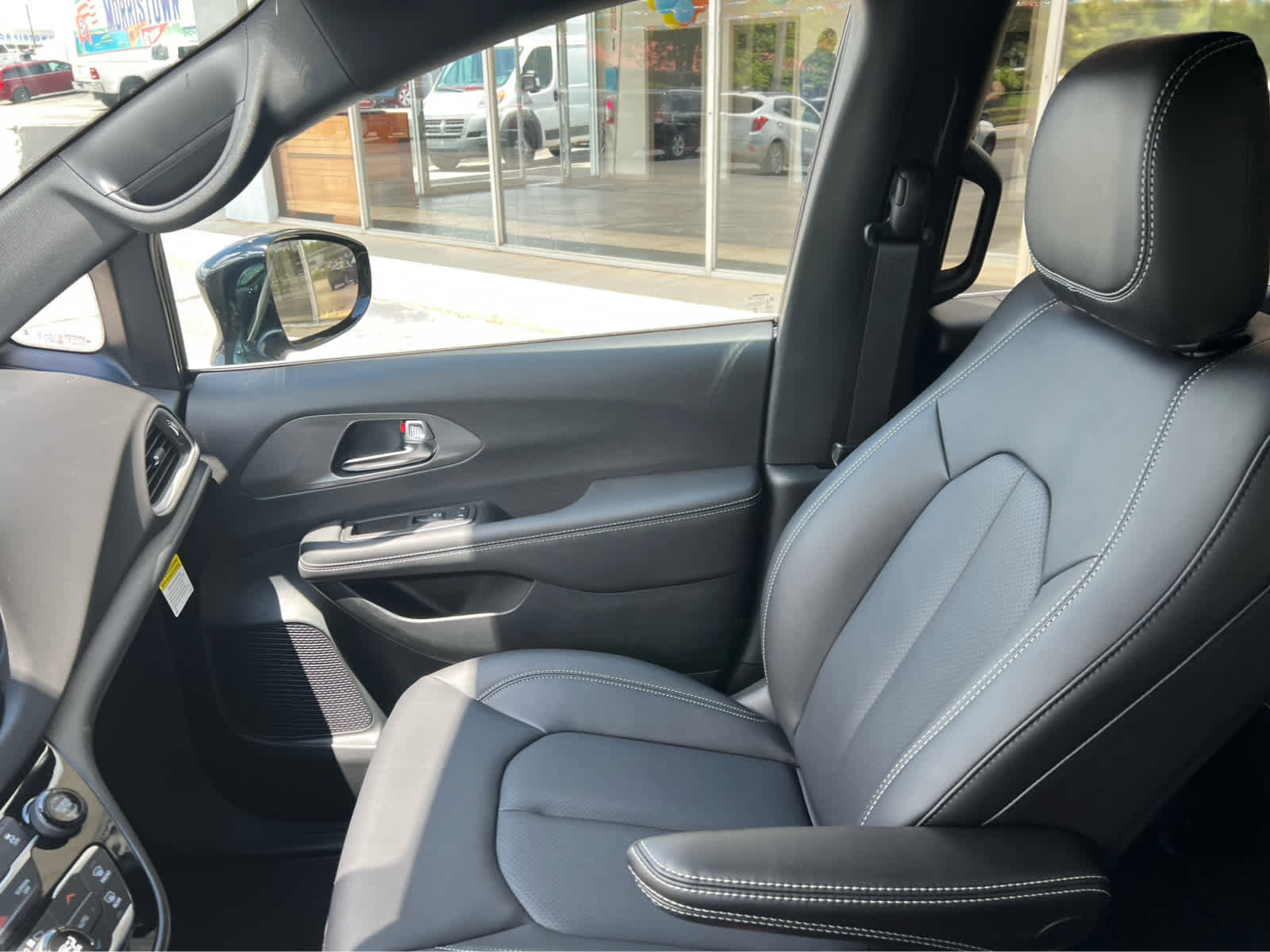 New 2025 Chrysler Voyager LX image 21