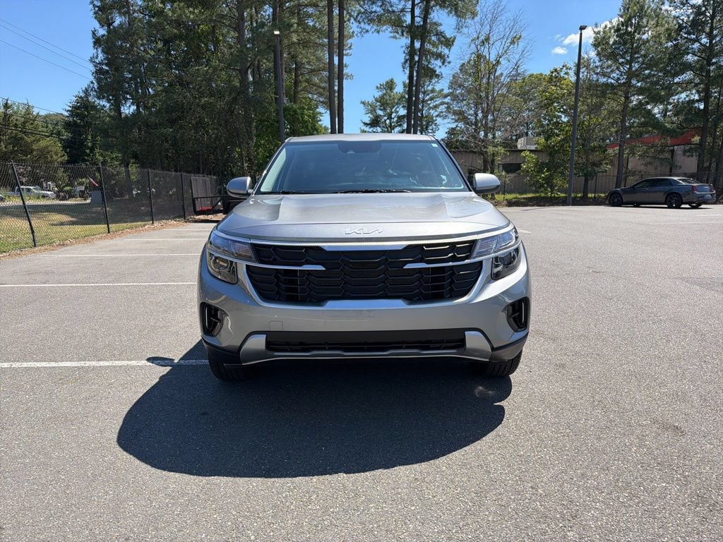 Certified 2025 Kia Seltos LX AWD/4WD image 3