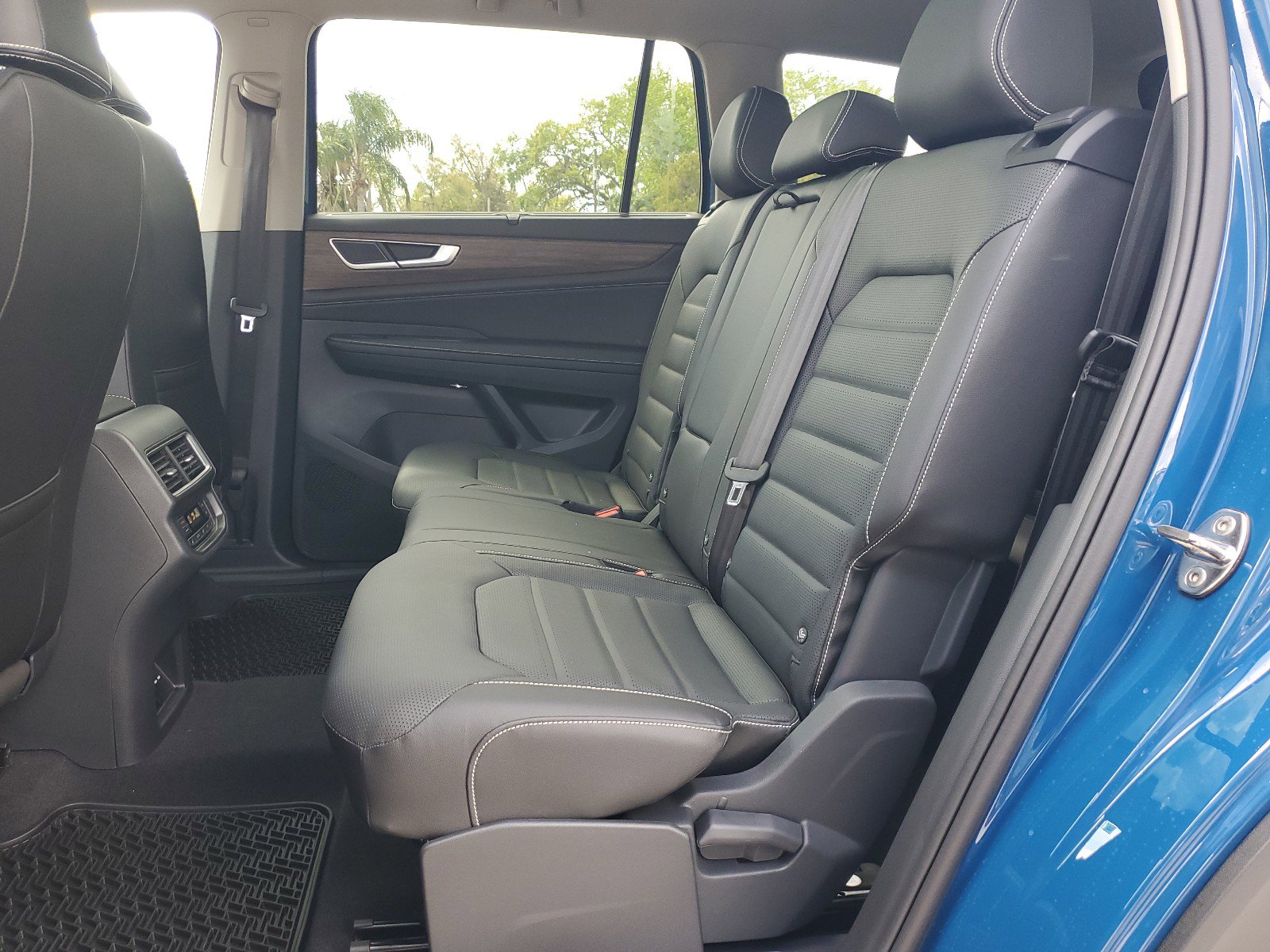 New 2025 Volkswagen Atlas SEL image 12