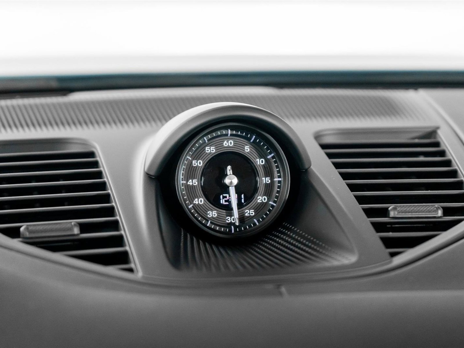 Used 2025 Porsche Panamera 4 w/ Premium Package image 42