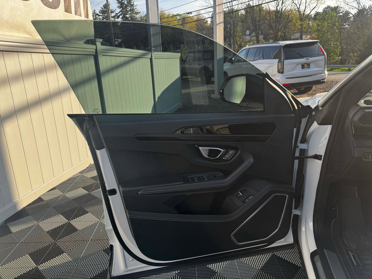 Used 2022 Lamborghini Urus image 17