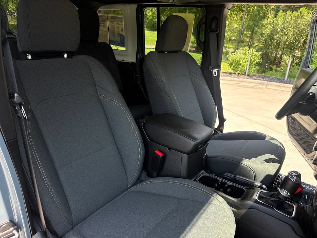 Used 2025 Jeep Wrangler Unlimited Sport AWD/4WD image 35