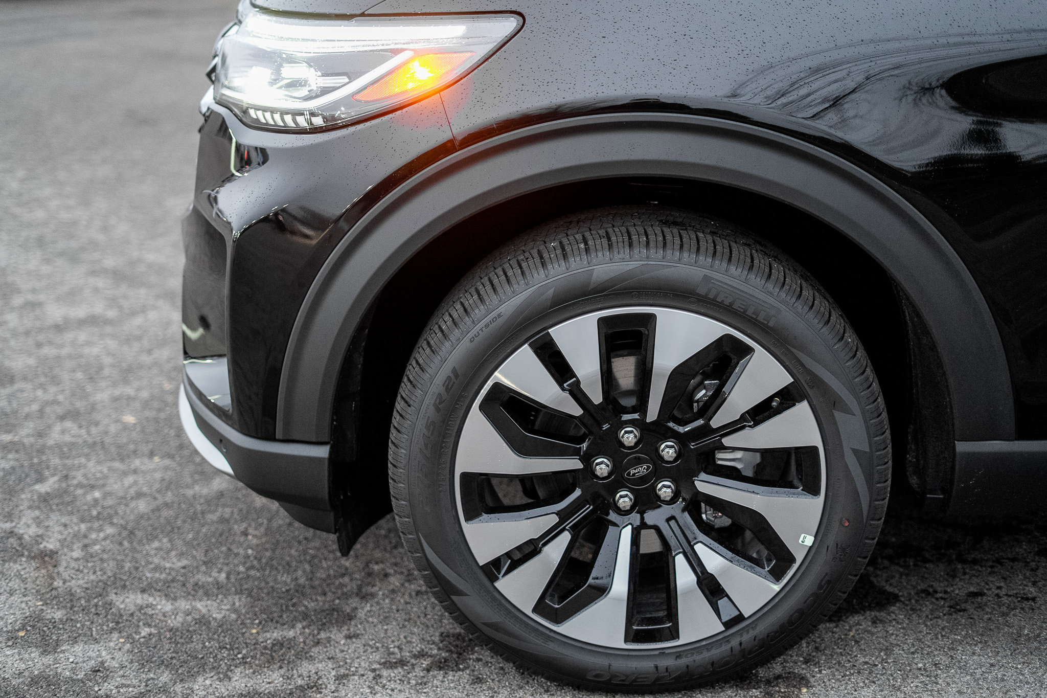 New 2026 Ford Explorer Platinum w/ LUX Leather Package image 9