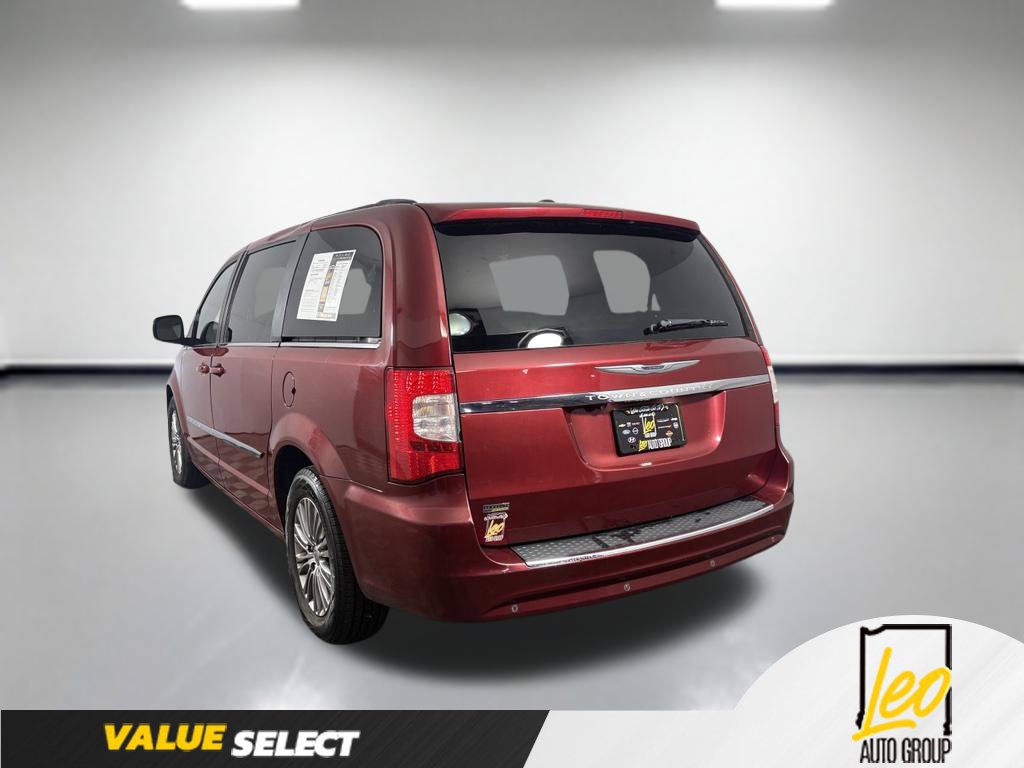 Used 2014 Chrysler Town & Country Touring-L FWD image 4