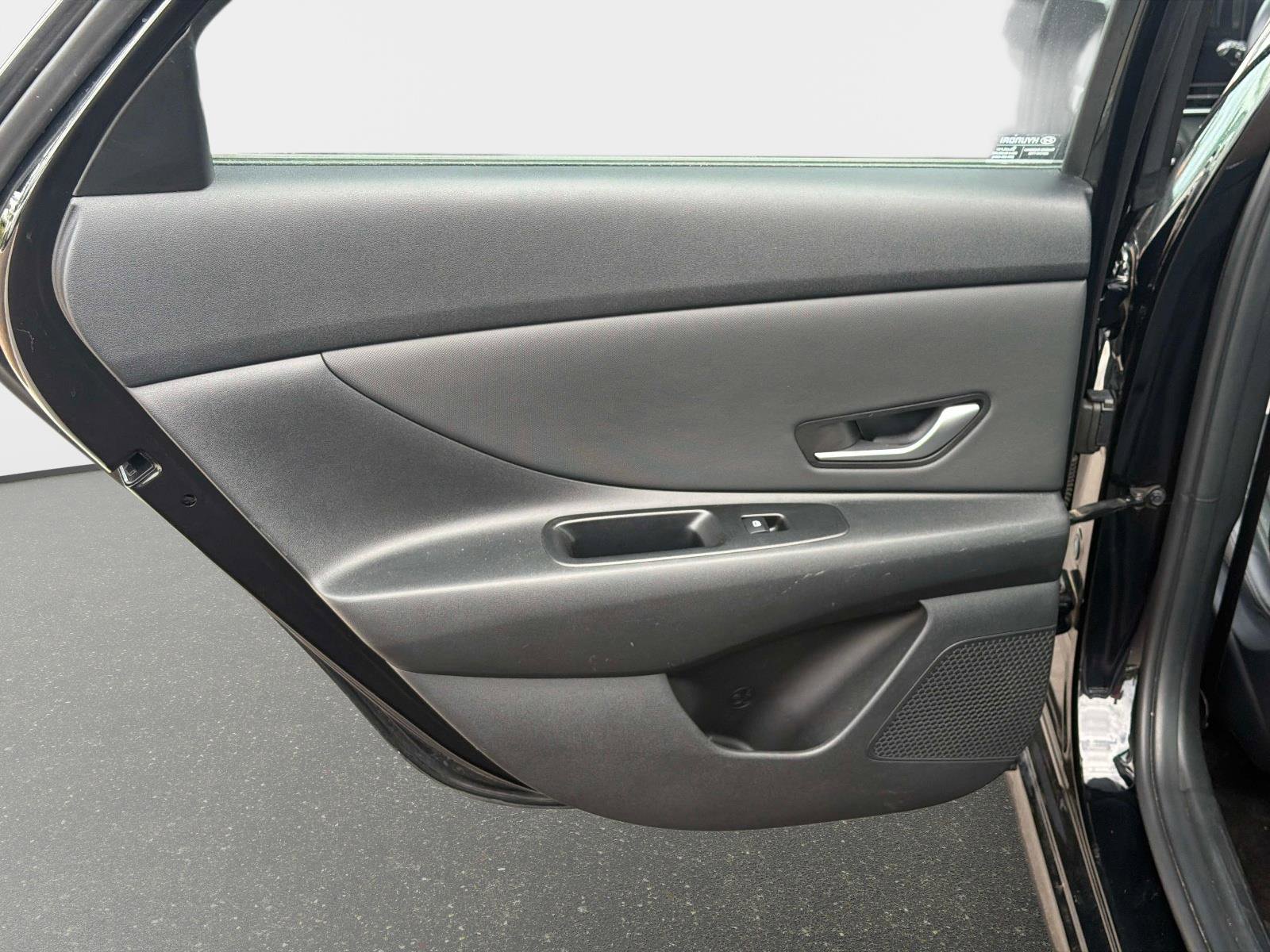 Used 2023 Hyundai Elantra Limited image 12