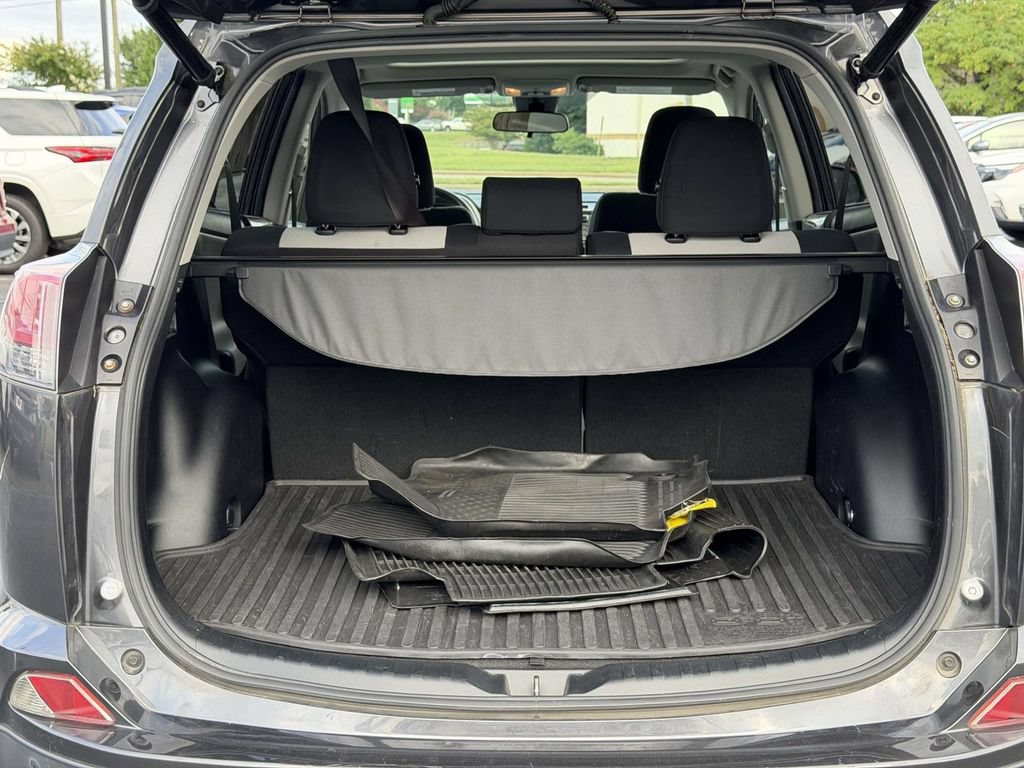 Used 2018 Toyota RAV4 XLE AWD/4WD image 14