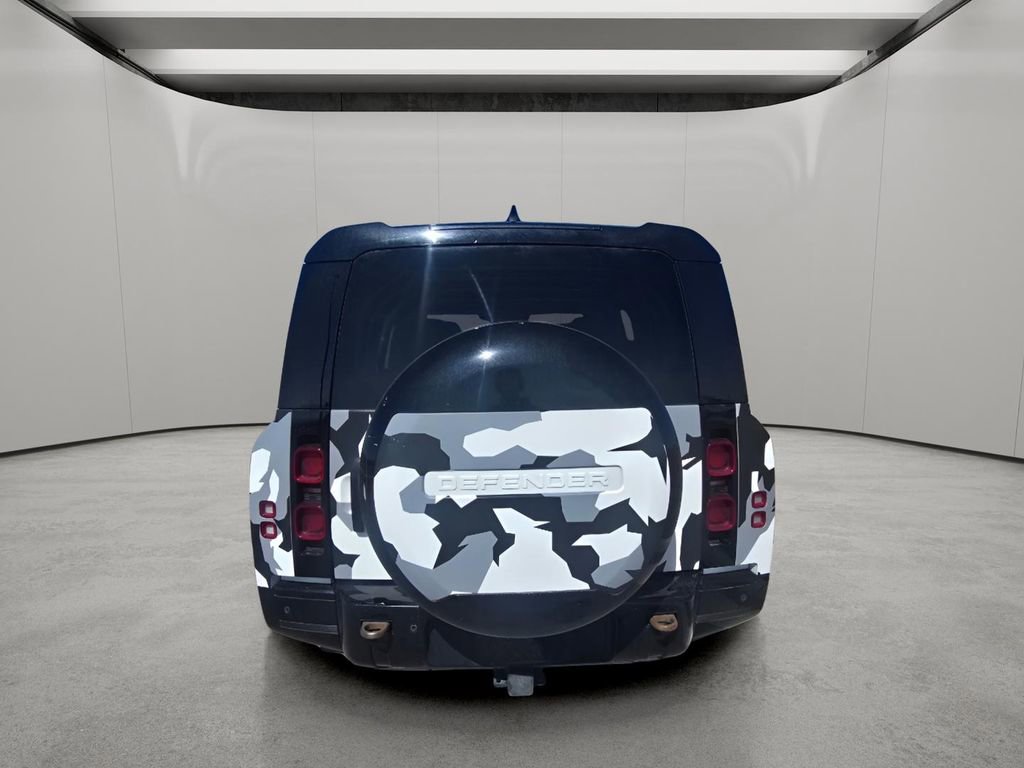 Used 2023 Land Rover Defender 130 X-Dynamic SE image 4