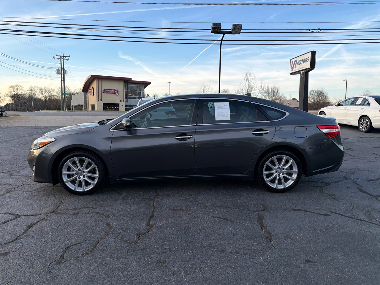 Used 2013 Toyota Avalon XLE Premium image 2