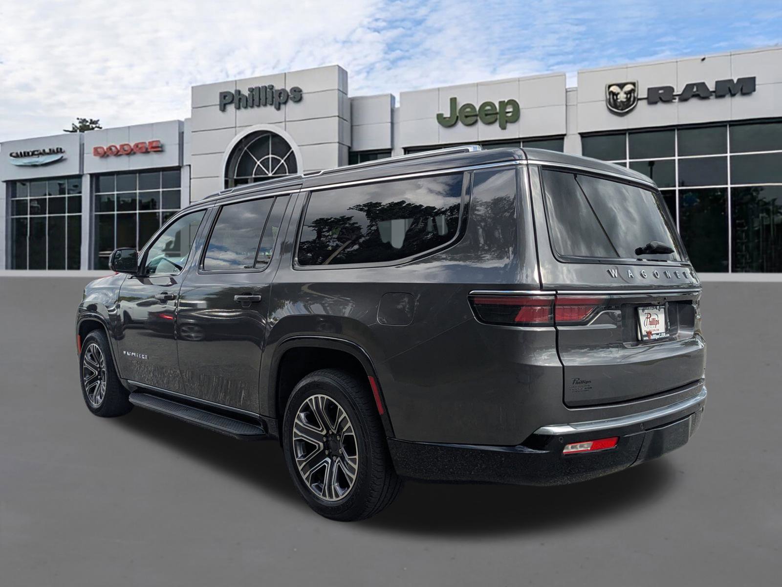 Certified 2024 Jeep Wagoneer L Series II w/ Flexible Seating Group AWD/4WD image 5