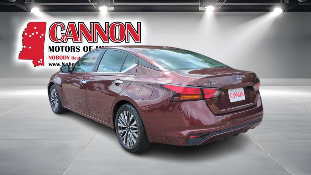 Used 2024 Nissan Altima 2.5 SV FWD image 7