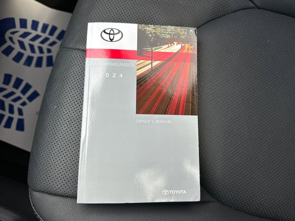 Used 2024 Toyota Grand Highlander Platinum image 30