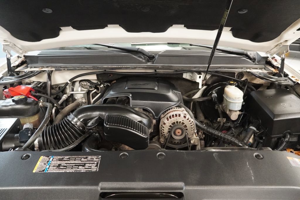 Used 2011 Cadillac Escalade Luxury image 17