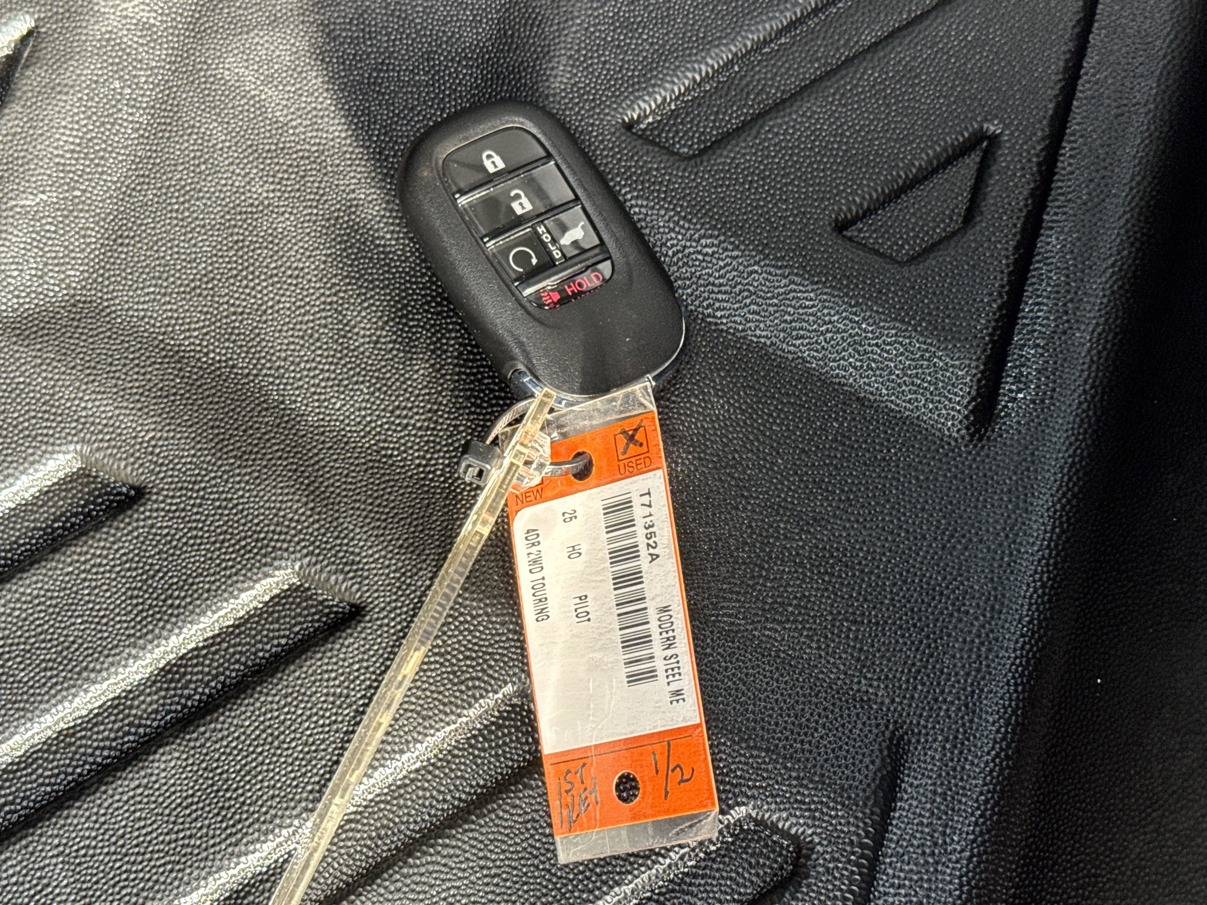 Used 2025 Honda Pilot Touring image 38