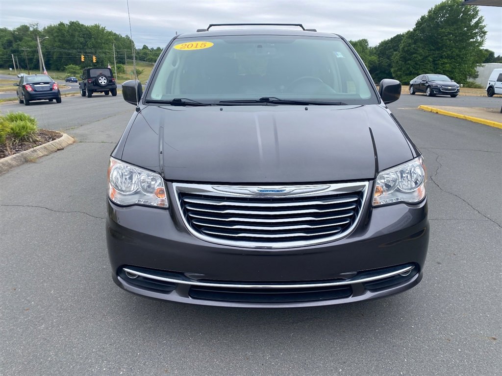 Used 2015 Chrysler Town & Country Touring w/ Driver Convenience Group FWD image 2