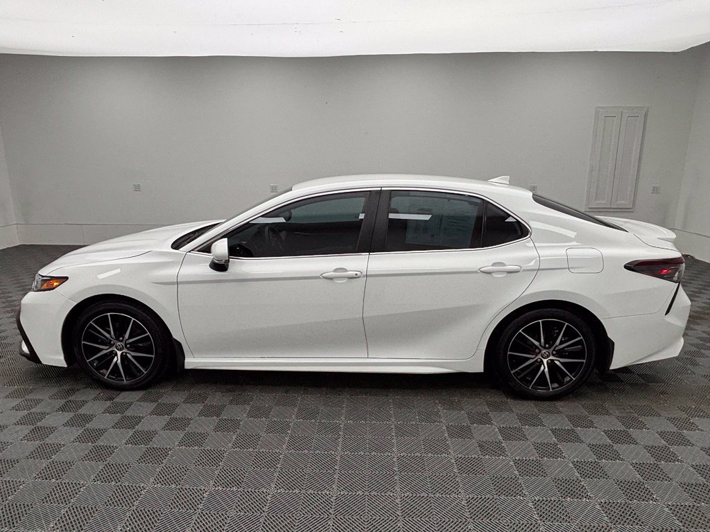 Used 2024 Toyota Camry SE AWD/4WD image 11