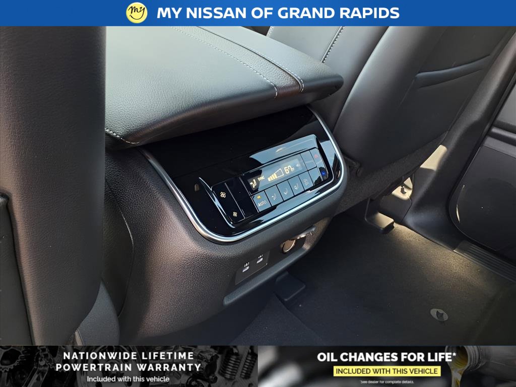 New 2025 Nissan Armada SL w/ Captain's Chari Seat Package image 8