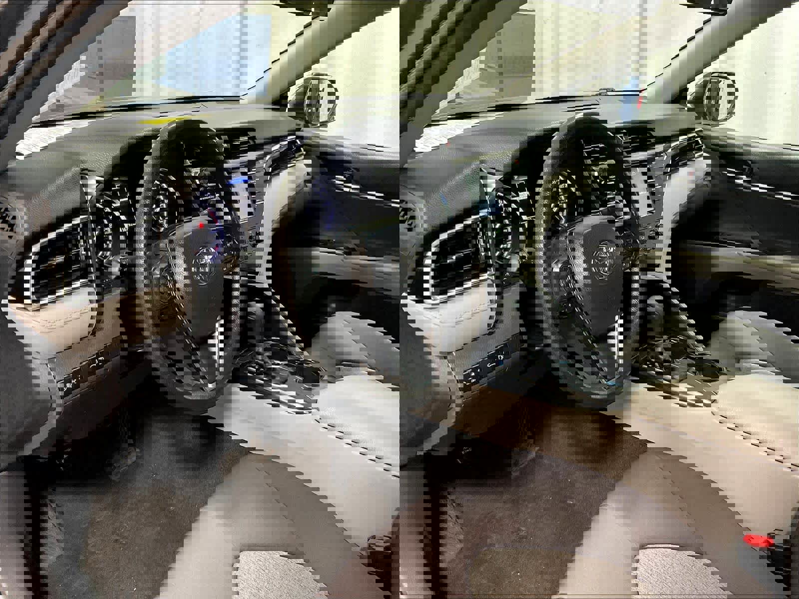 Used 2018 Toyota Camry LE image 8