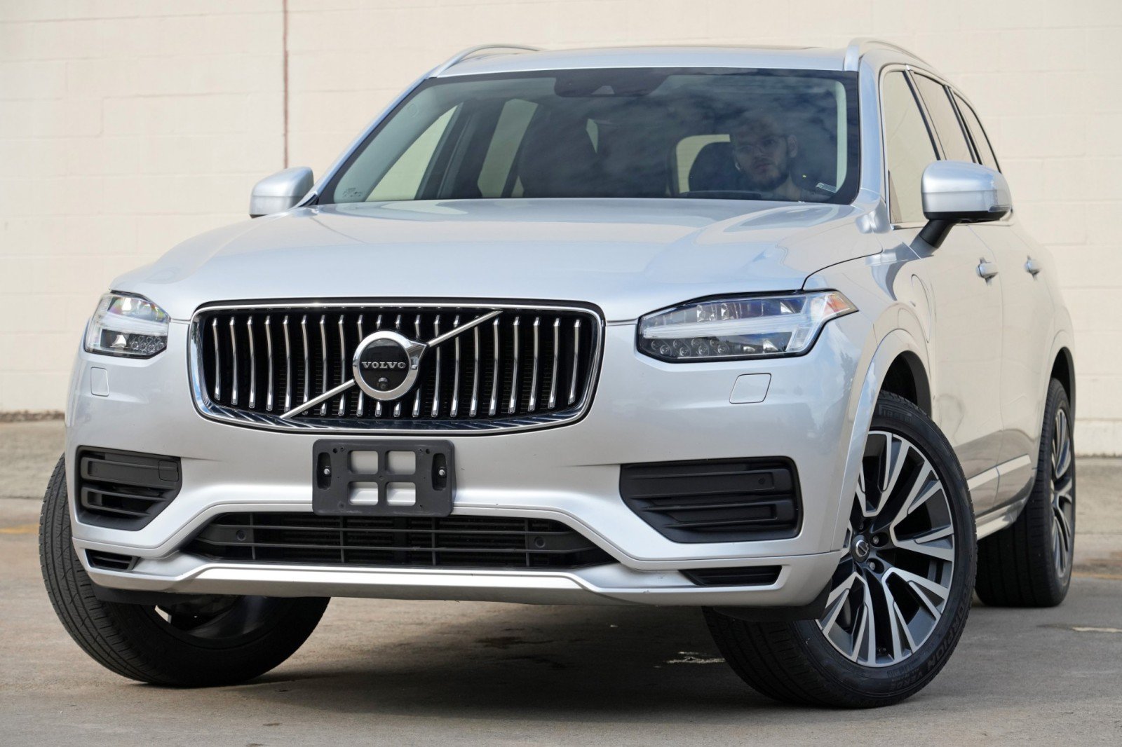 Used 2020 Volvo XC90 T8 Momentum w/ Protection Package Premier AWD/4WD image 3