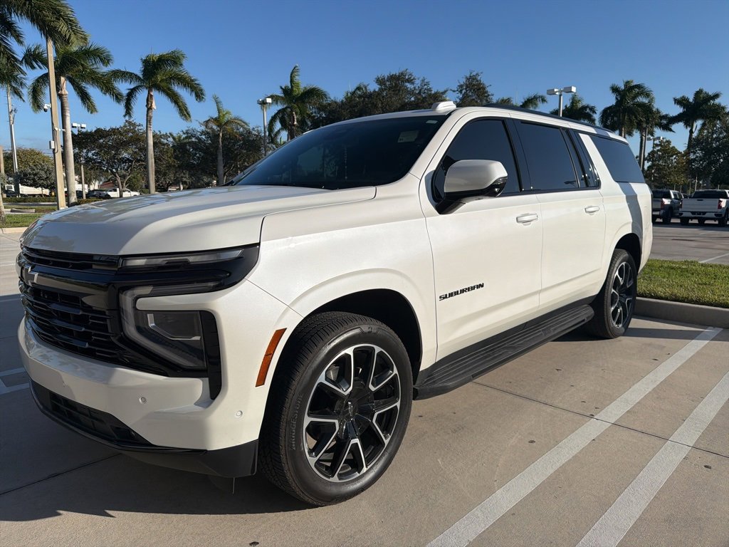 Used 2025 Chevrolet Suburban RST w/ Comfort Package image 9
