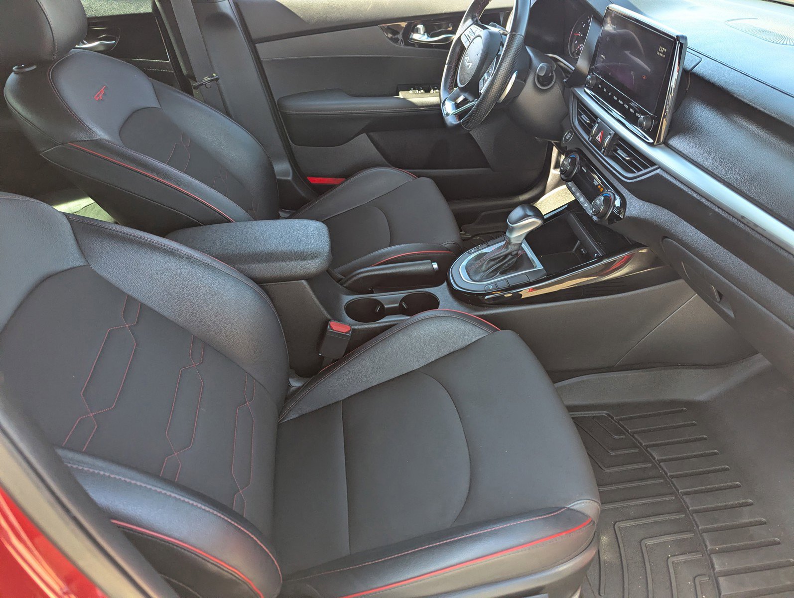 Used 2022 Kia Forte GT image 11