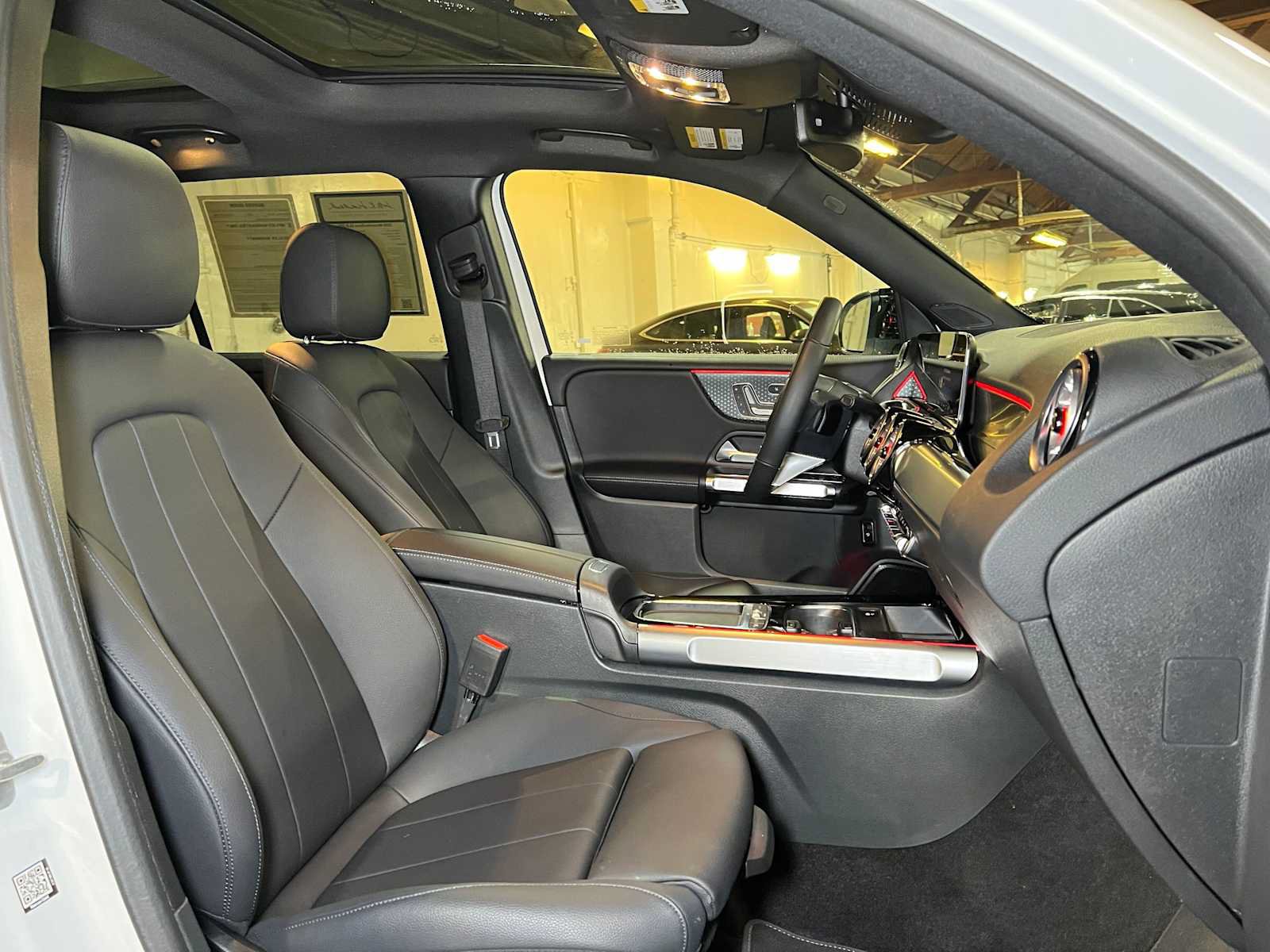 Used 2026 Mercedes-Benz GLB 250 4MATIC image 12