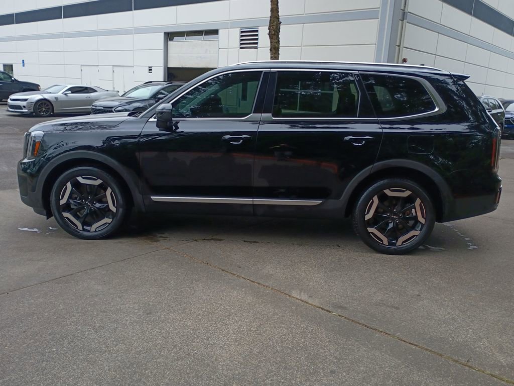 Used 2023 Kia Telluride EX w/ EX Captain's Chair Package AWD/4WD image 7