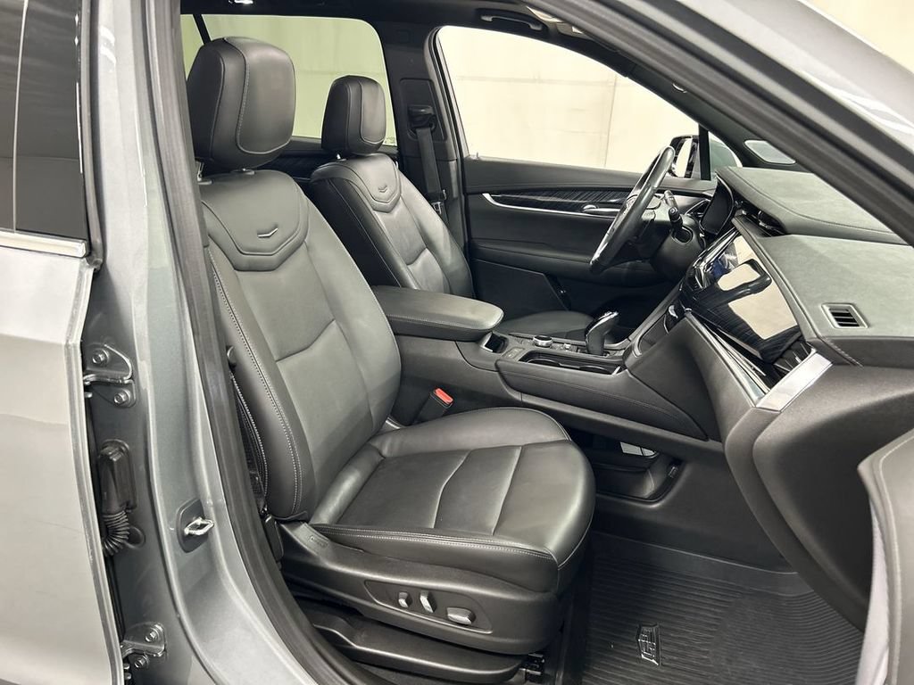 Used 2023 Cadillac XT6 Premium Luxury w/ Technology Package AWD/4WD image 25