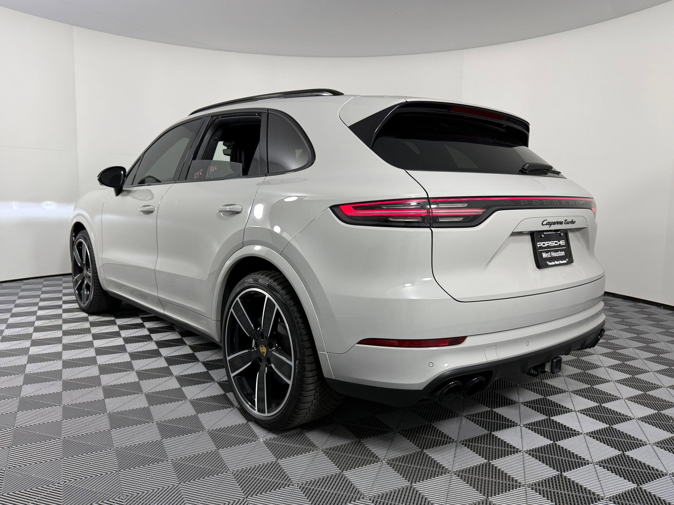 Certified 2023 Porsche Cayenne Turbo image 3