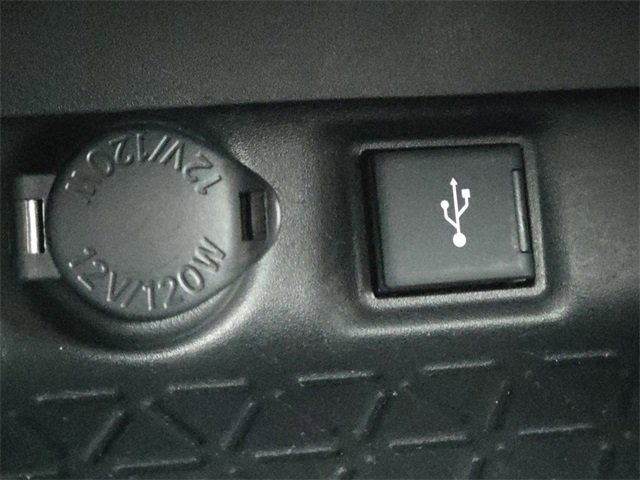 Used 2021 Toyota RAV4 XLE image 5