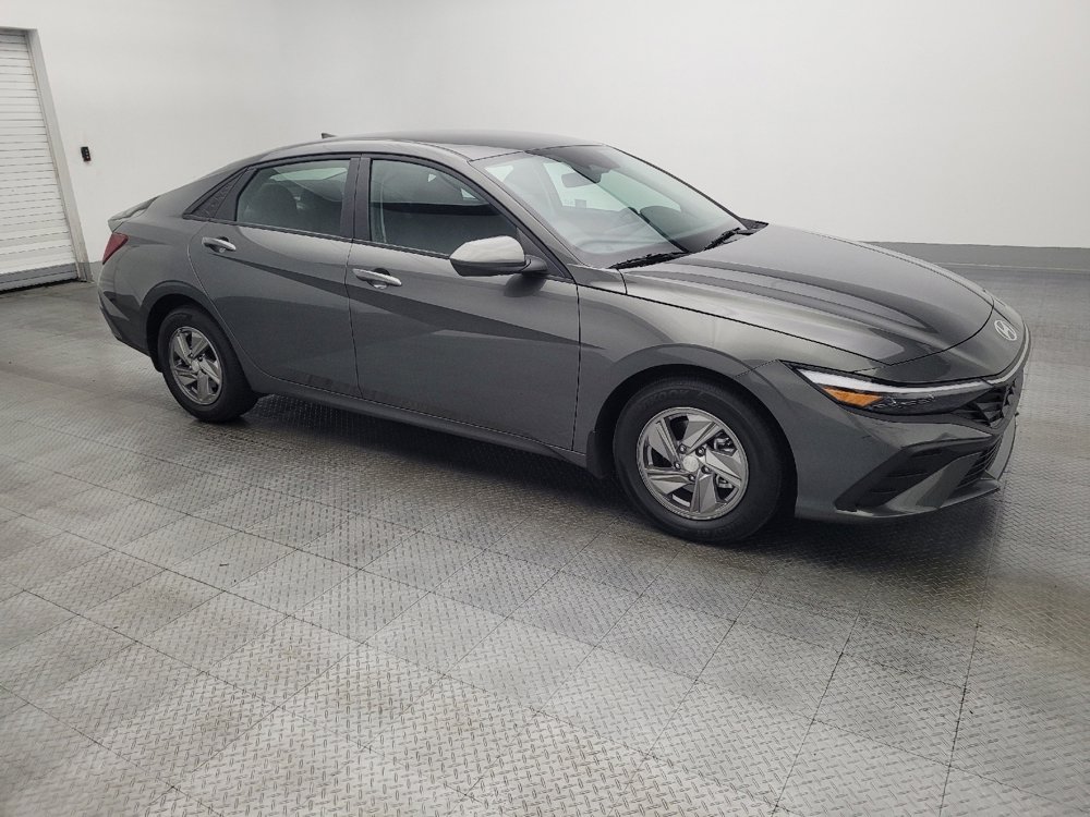 Used 2025 Hyundai Elantra SE image 11