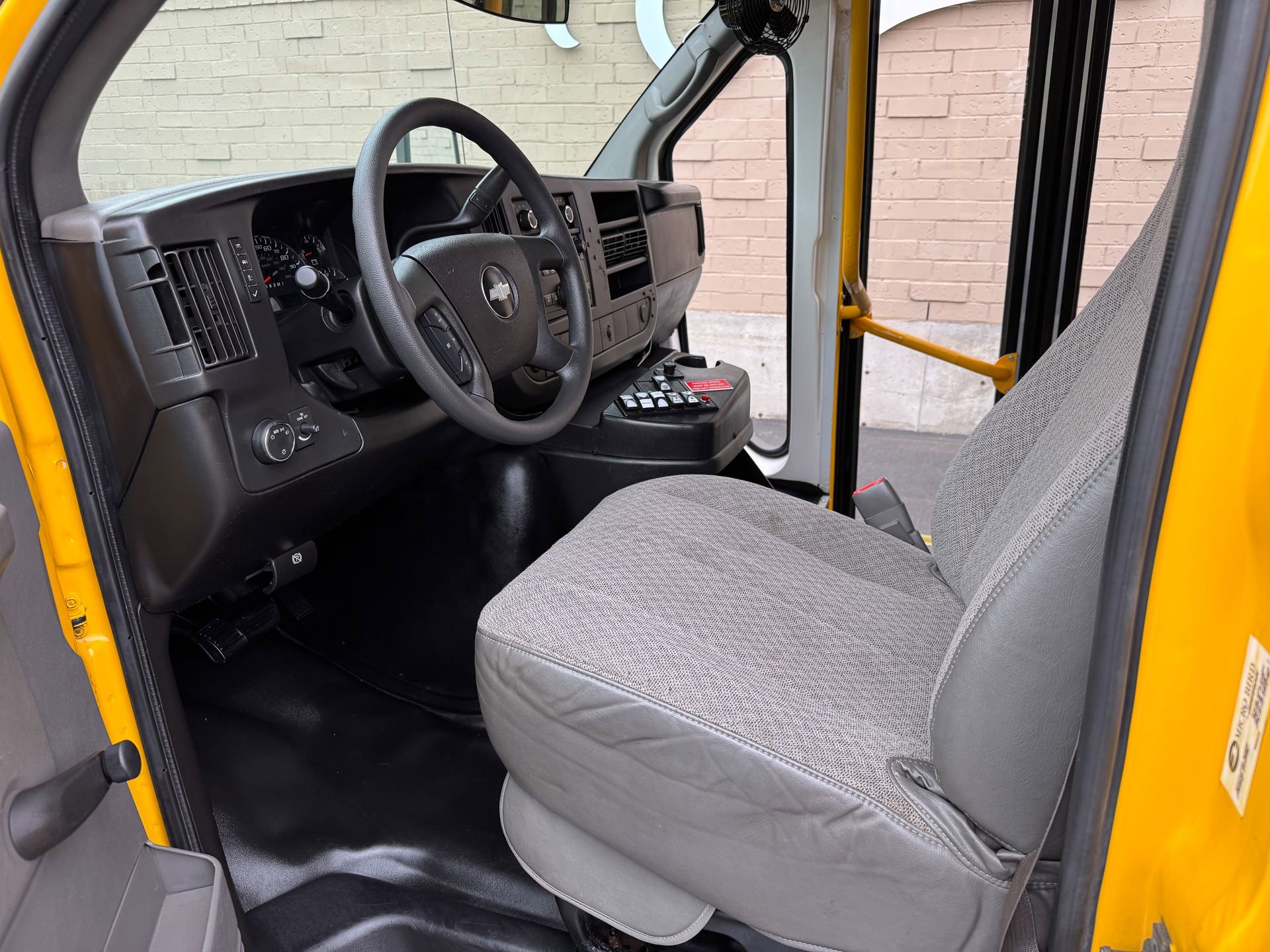 Used 2014 Chevrolet Express 3500 RWD image 31