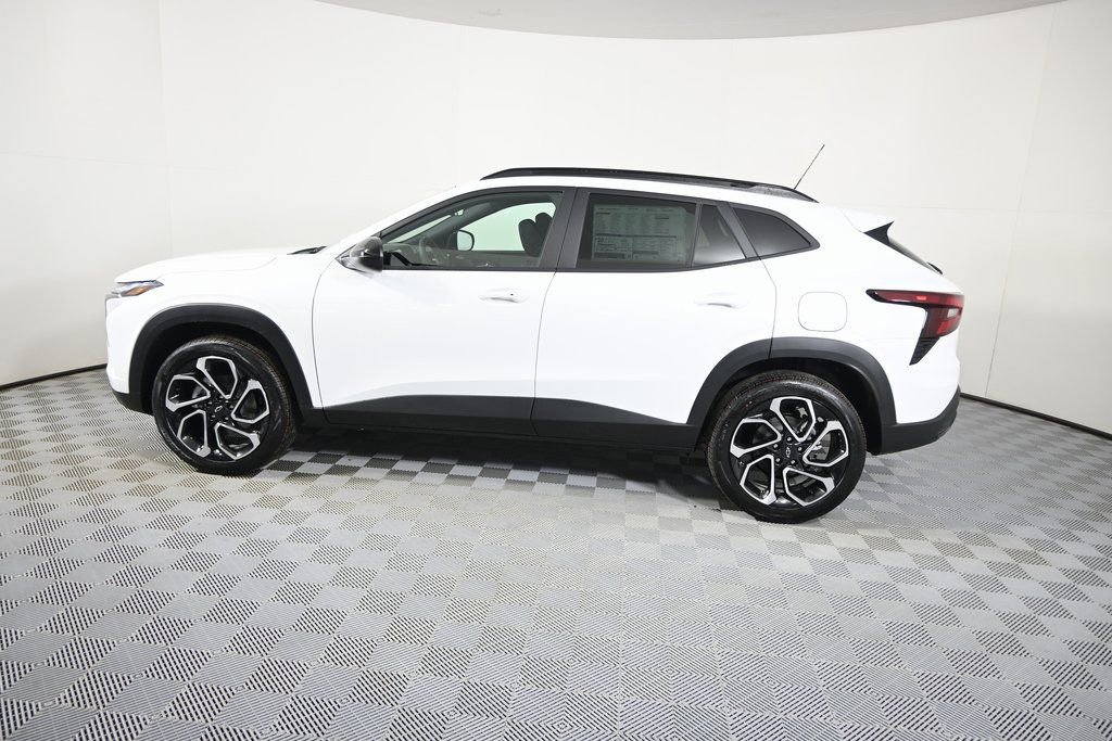 New 2026 Chevrolet Trax RS w/ Driver Confidence Package FWD image 3