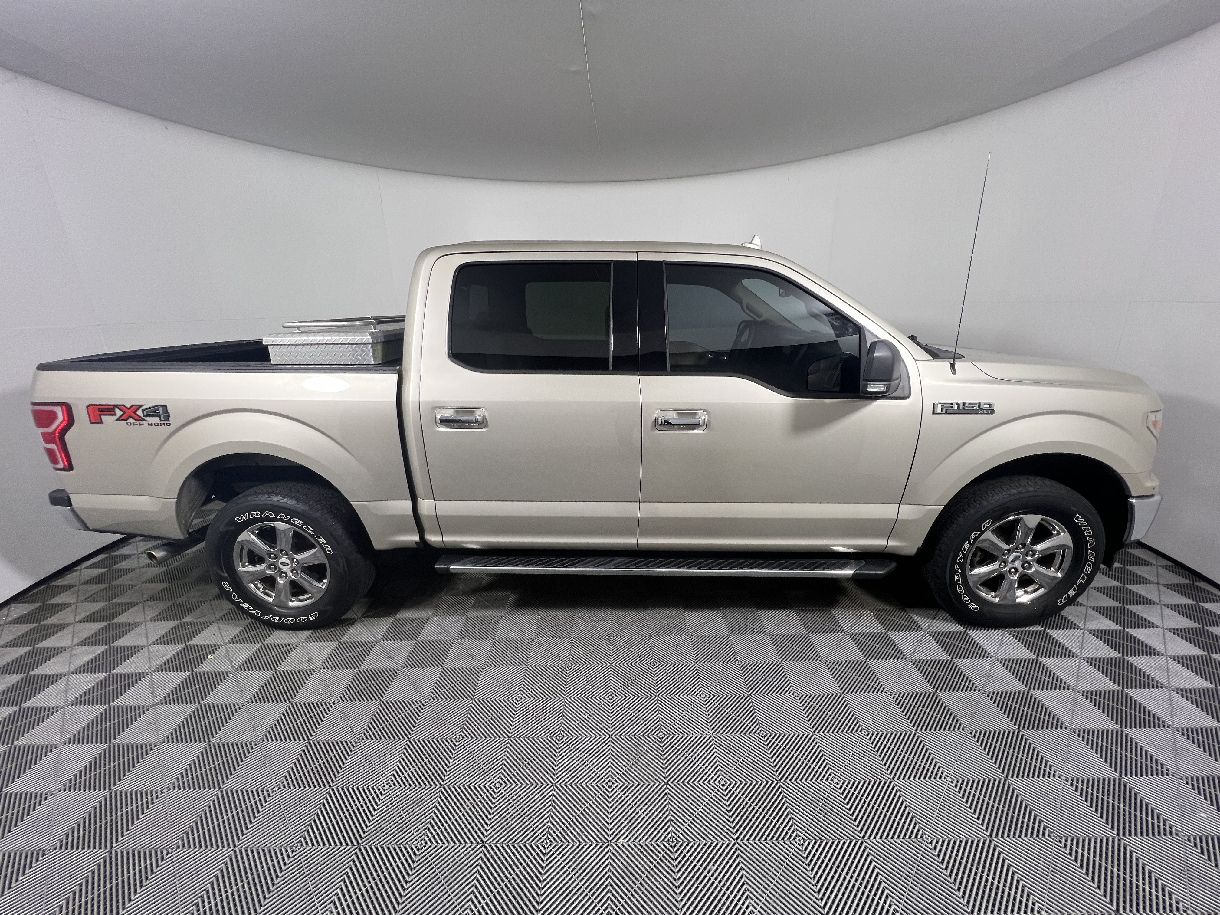 Used 2018 Ford F150 XLT w/ Equipment Group 302A Luxury AWD/4WD image 6