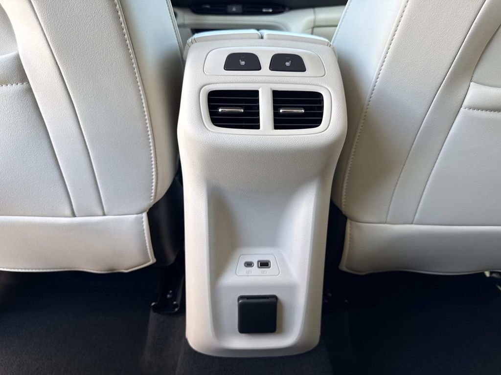 Used 2023 Buick Envision Avenir AWD/4WD image 16