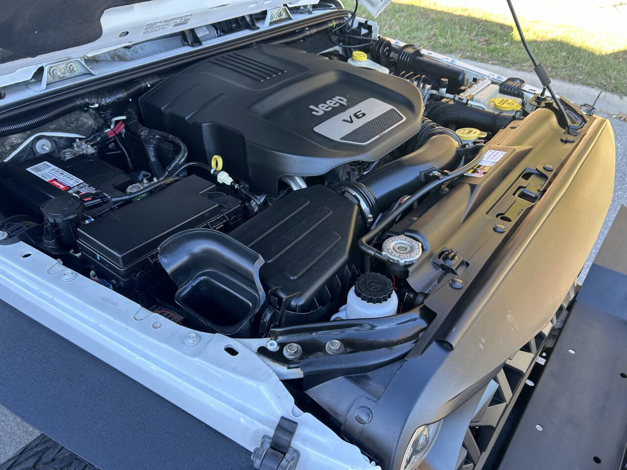 Used 2014 Jeep Wrangler Unlimited Sahara w/ Dual Top Group image 28